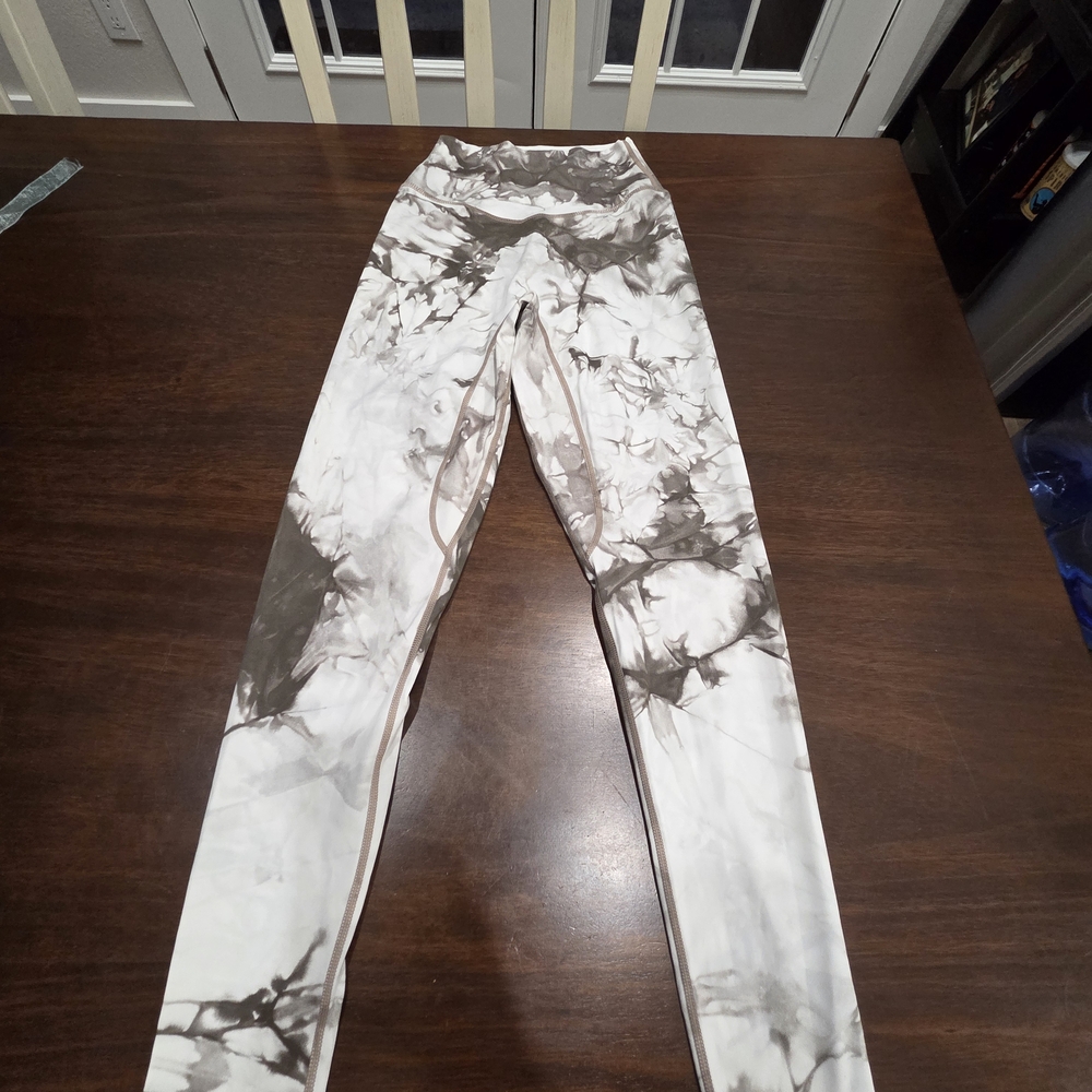 Balance Athletica Neutral Marble-Print Leggings in Beige and White